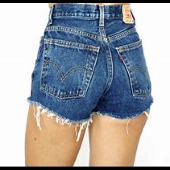 Levi shorts - Picture 2 of 2